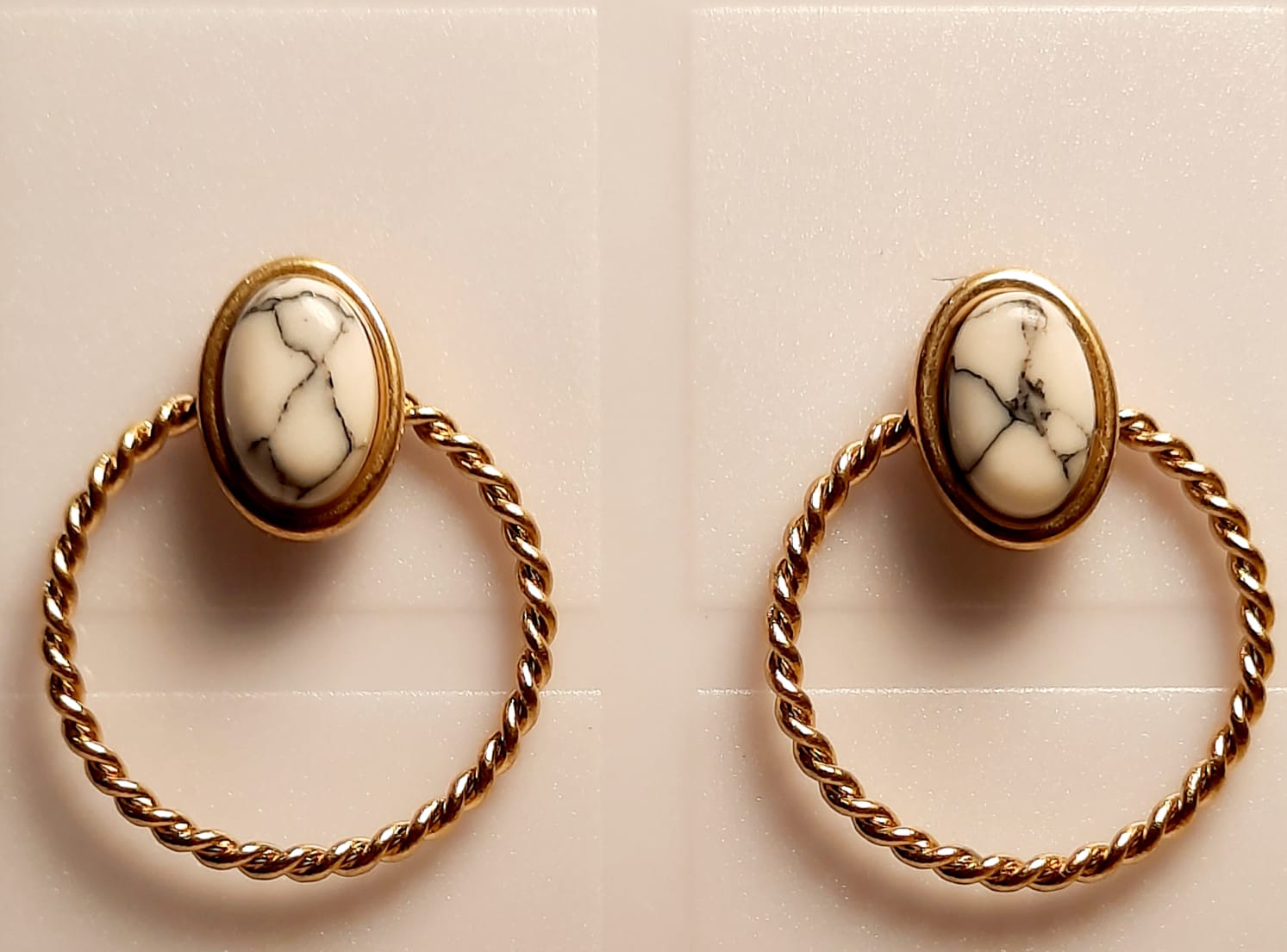 Boucles d'oreilles Eva blanches