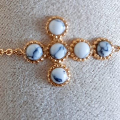 Bracelet croix blanc