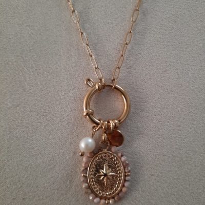 Collier Paloma doré et médaillon perles rose