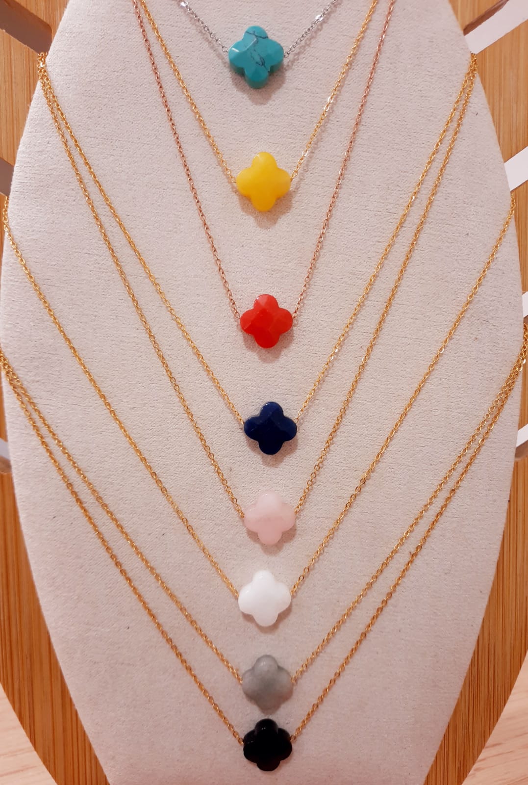 colliers avec motif trefles