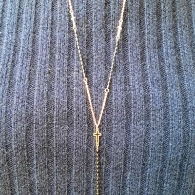 Long collier croix en acier