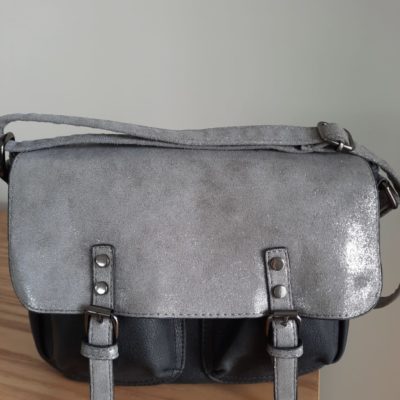 Sac besace noir et argent